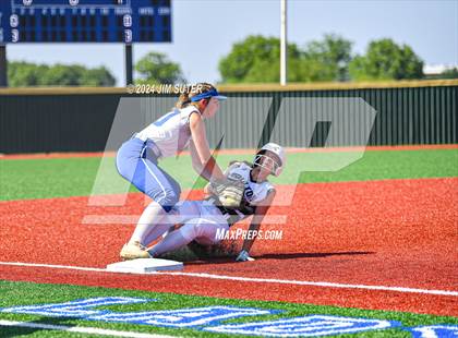 Thumbnail 3 in Slocum vs Moulton (UIL 1A Regional Final) Game 1 photogallery.