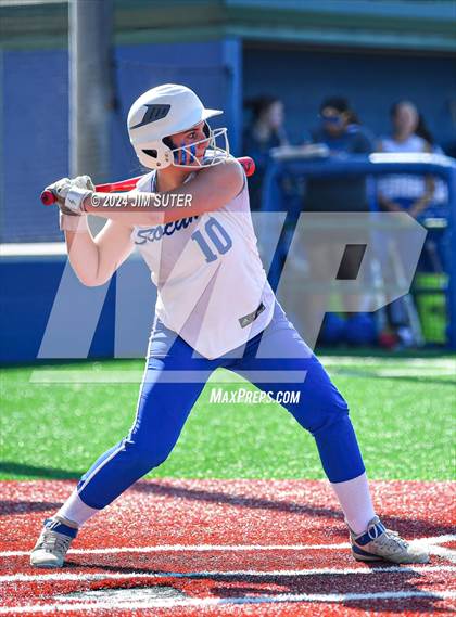 Thumbnail 1 in Slocum vs Moulton (UIL 1A Regional Final) Game 1 photogallery.