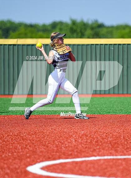 Thumbnail 1 in Slocum vs Moulton (UIL 1A Regional Final) Game 1 photogallery.