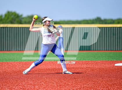 Thumbnail 1 in Slocum vs Moulton (UIL 1A Regional Final) Game 1 photogallery.