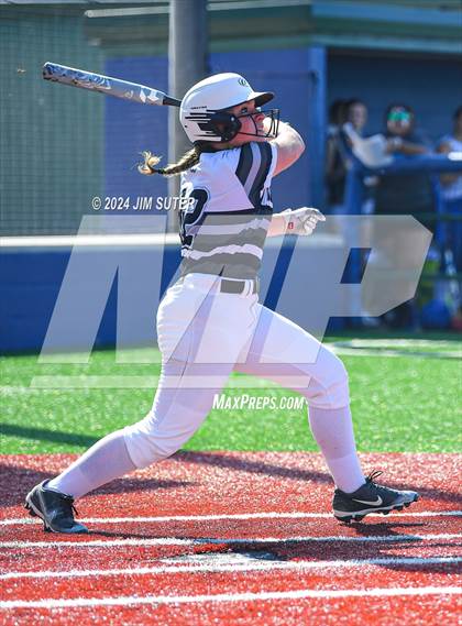 Thumbnail 2 in Slocum vs Moulton (UIL 1A Regional Final) Game 1 photogallery.