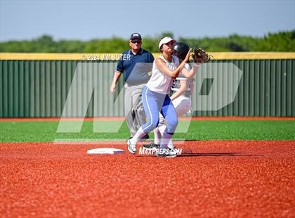Thumbnail 2 in Slocum vs Moulton (UIL 1A Regional Final) Game 1 photogallery.