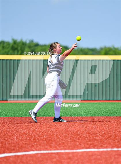 Thumbnail 3 in Slocum vs Moulton (UIL 1A Regional Final) Game 1 photogallery.