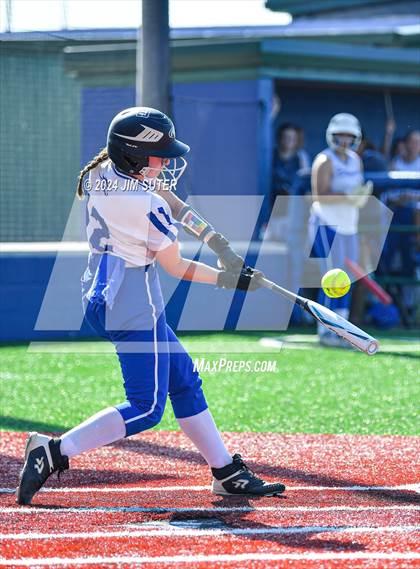 Thumbnail 3 in Slocum vs Moulton (UIL 1A Regional Final) Game 1 photogallery.