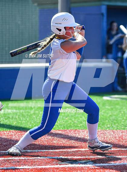 Thumbnail 1 in Slocum vs Moulton (UIL 1A Regional Final) Game 1 photogallery.