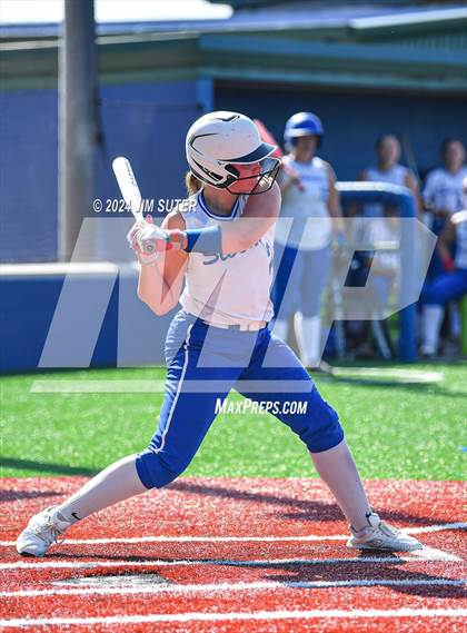 Thumbnail 3 in Slocum vs Moulton (UIL 1A Regional Final) Game 1 photogallery.