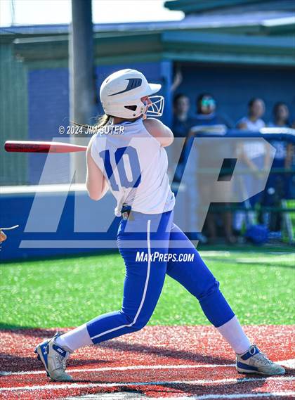 Thumbnail 1 in Slocum vs Moulton (UIL 1A Regional Final) Game 1 photogallery.
