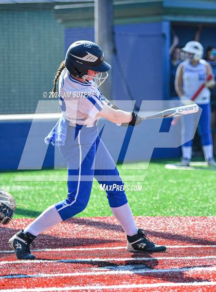 Thumbnail 3 in Slocum vs Moulton (UIL 1A Regional Final) Game 1 photogallery.