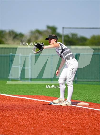 Thumbnail 1 in Slocum vs Moulton (UIL 1A Regional Final) Game 1 photogallery.