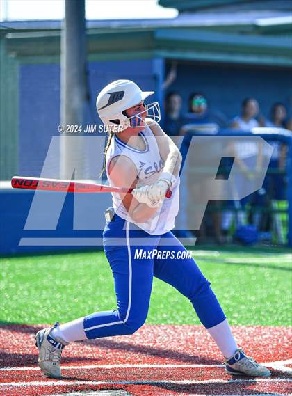 Thumbnail 1 in Slocum vs Moulton (UIL 1A Regional Final) Game 1 photogallery.