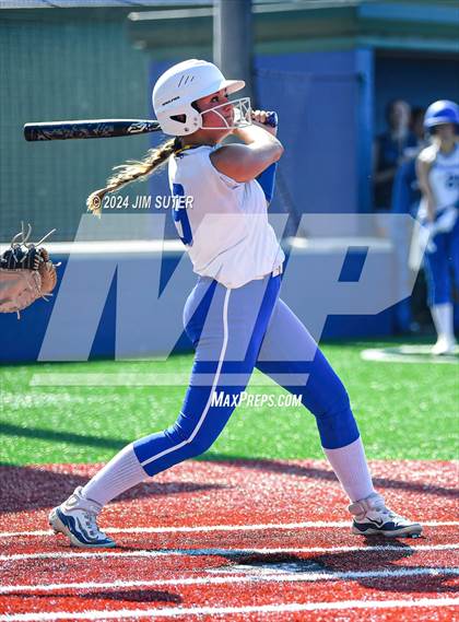 Thumbnail 2 in Slocum vs Moulton (UIL 1A Regional Final) Game 1 photogallery.
