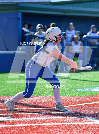 Thumbnail 3 in Slocum vs Moulton (UIL 1A Regional Final) Game 1 photogallery.