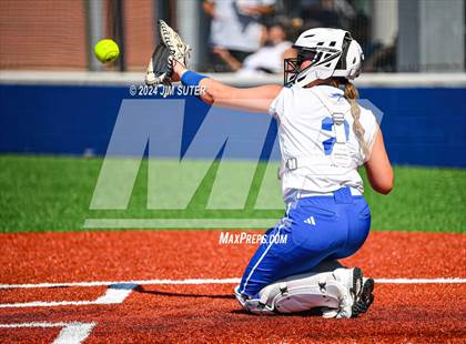 Thumbnail 3 in Slocum vs Moulton (UIL 1A Regional Final) Game 1 photogallery.