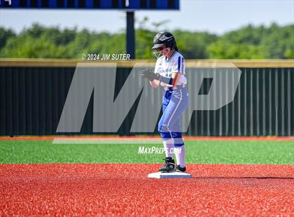 Thumbnail 3 in Slocum vs Moulton (UIL 1A Regional Final) Game 1 photogallery.