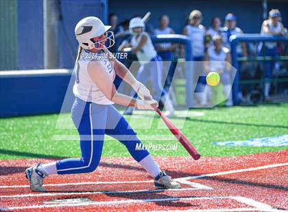 Thumbnail 3 in Slocum vs Moulton (UIL 1A Regional Final) Game 1 photogallery.