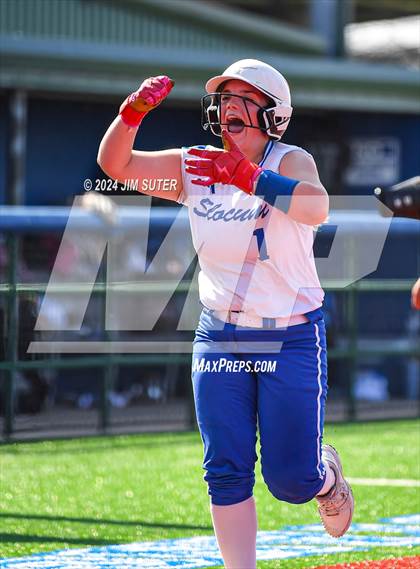 Thumbnail 1 in Slocum vs Moulton (UIL 1A Regional Final) Game 1 photogallery.