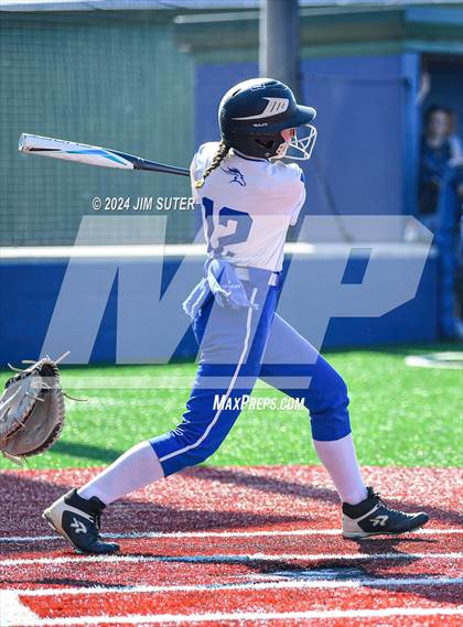 Thumbnail 2 in Slocum vs Moulton (UIL 1A Regional Final) Game 1 photogallery.