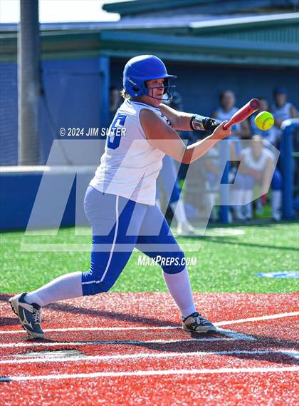 Thumbnail 3 in Slocum vs Moulton (UIL 1A Regional Final) Game 1 photogallery.