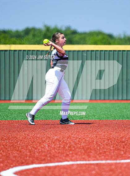 Thumbnail 1 in Slocum vs Moulton (UIL 1A Regional Final) Game 1 photogallery.
