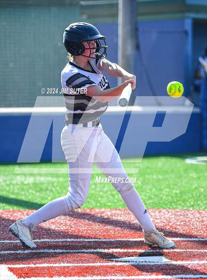 Thumbnail 1 in Slocum vs Moulton (UIL 1A Regional Final) Game 1 photogallery.