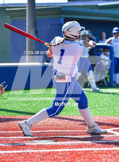 Thumbnail 3 in Slocum vs Moulton (UIL 1A Regional Final) Game 1 photogallery.
