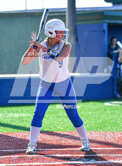 Thumbnail 3 in Slocum vs Moulton (UIL 1A Regional Final) Game 1 photogallery.