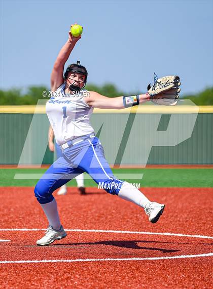 Thumbnail 3 in Slocum vs Moulton (UIL 1A Regional Final) Game 1 photogallery.