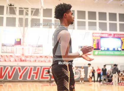 Thumbnail 1 in Centennial vs. Salesian College Preparatory (Pro Image Holiday Classic Large Schools) photogallery.