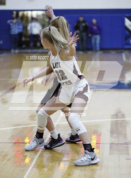 Thumbnail 1 in Unioto vs Vinton County (OHSAA D2 District Semifinal) photogallery.