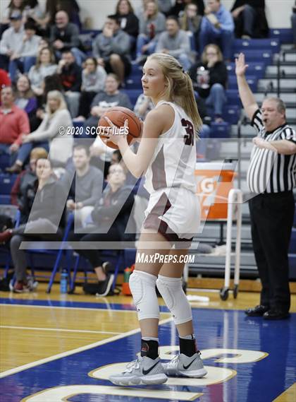 Thumbnail 1 in Unioto vs Vinton County (OHSAA D2 District Semifinal) photogallery.