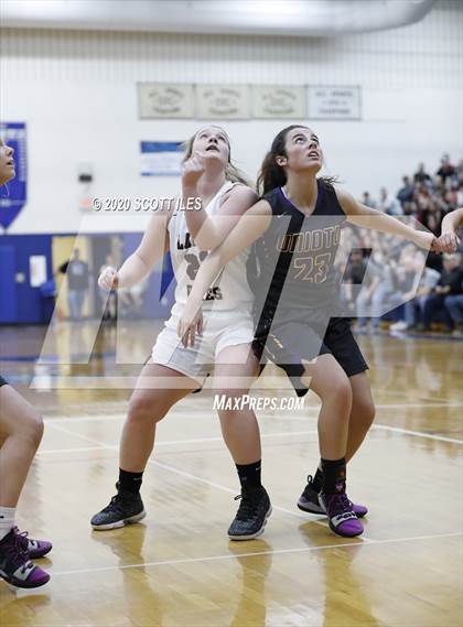 Thumbnail 3 in Unioto vs Vinton County (OHSAA D2 District Semifinal) photogallery.