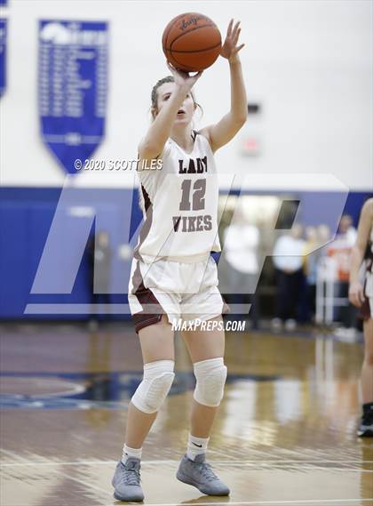 Thumbnail 2 in Unioto vs Vinton County (OHSAA D2 District Semifinal) photogallery.