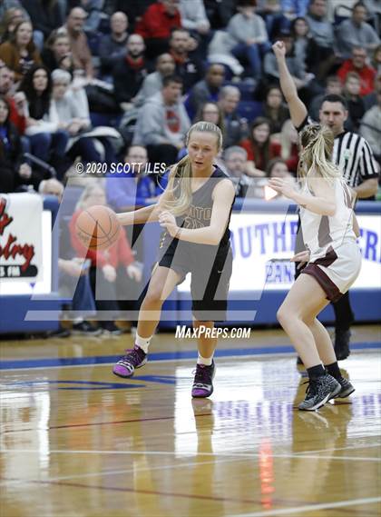 Thumbnail 2 in Unioto vs Vinton County (OHSAA D2 District Semifinal) photogallery.