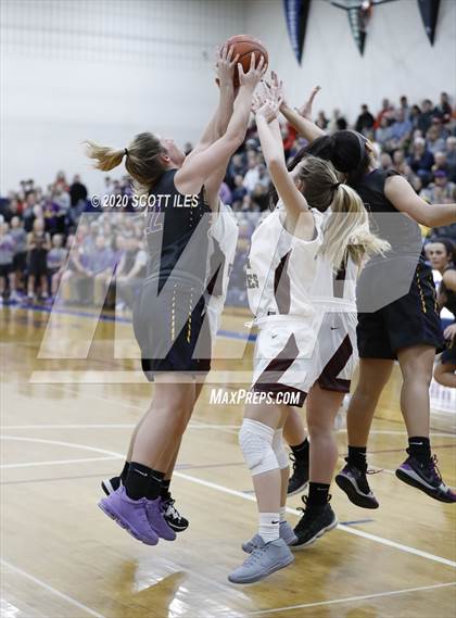 Thumbnail 2 in Unioto vs Vinton County (OHSAA D2 District Semifinal) photogallery.