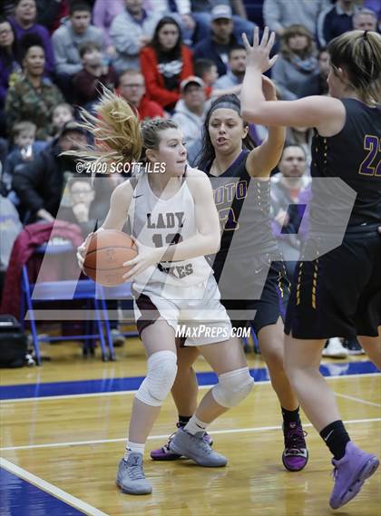 Thumbnail 1 in Unioto vs Vinton County (OHSAA D2 District Semifinal) photogallery.