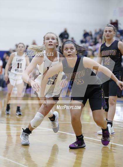 Thumbnail 3 in Unioto vs Vinton County (OHSAA D2 District Semifinal) photogallery.