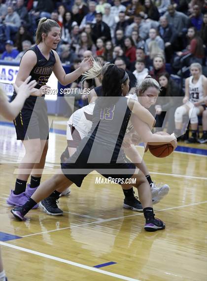 Thumbnail 3 in Unioto vs Vinton County (OHSAA D2 District Semifinal) photogallery.