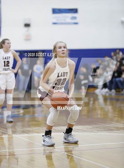Thumbnail 3 in Unioto vs Vinton County (OHSAA D2 District Semifinal) photogallery.