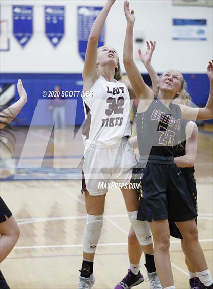Thumbnail 3 in Unioto vs Vinton County (OHSAA D2 District Semifinal) photogallery.