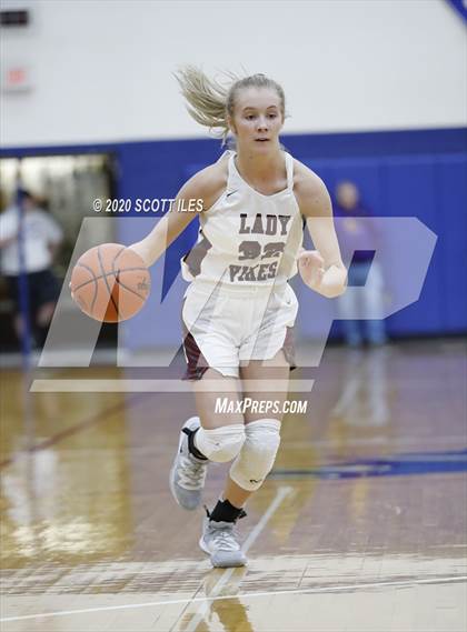 Thumbnail 3 in Unioto vs Vinton County (OHSAA D2 District Semifinal) photogallery.