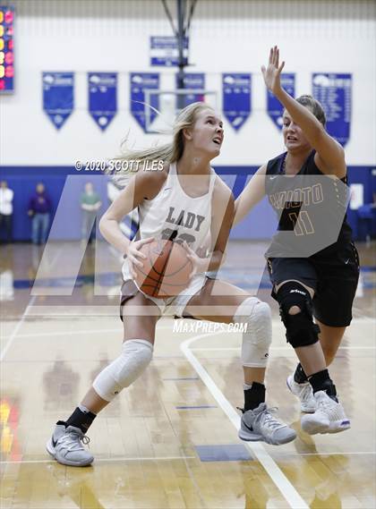 Thumbnail 1 in Unioto vs Vinton County (OHSAA D2 District Semifinal) photogallery.