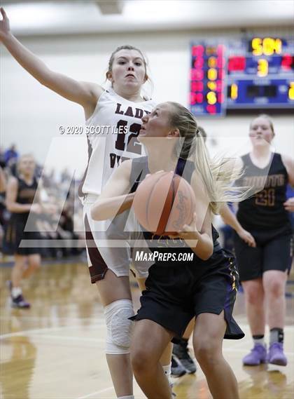 Thumbnail 1 in Unioto vs Vinton County (OHSAA D2 District Semifinal) photogallery.