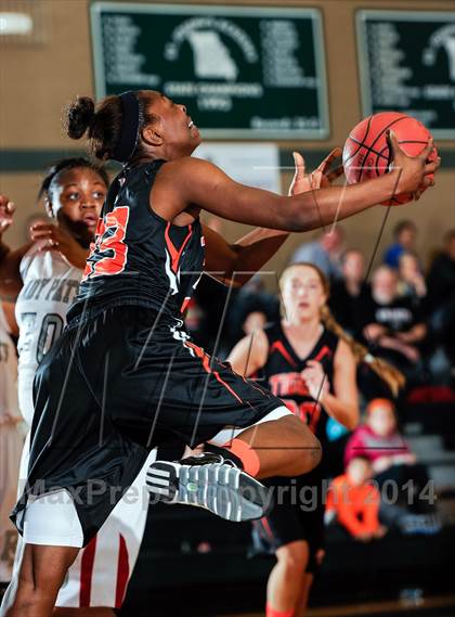 Thumbnail 2 in Parkway South vs Edwardsville (Prepcasts Elite Girls Shootout VI) photogallery.