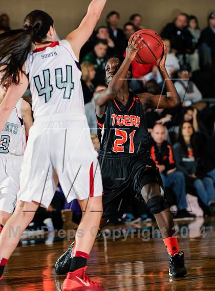Thumbnail 1 in Parkway South vs Edwardsville (Prepcasts Elite Girls Shootout VI) photogallery.