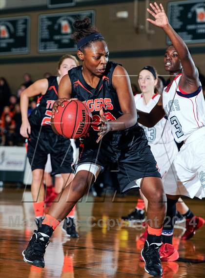 Thumbnail 2 in Parkway South vs Edwardsville (Prepcasts Elite Girls Shootout VI) photogallery.