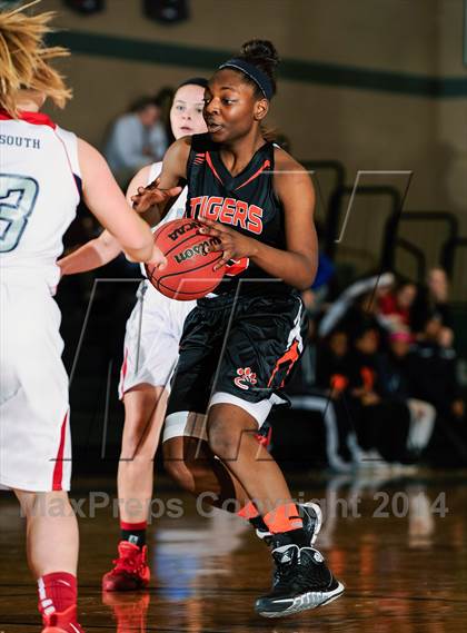 Thumbnail 1 in Parkway South vs Edwardsville (Prepcasts Elite Girls Shootout VI) photogallery.