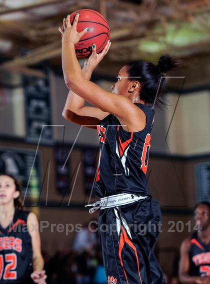 Thumbnail 1 in Parkway South vs Edwardsville (Prepcasts Elite Girls Shootout VI) photogallery.