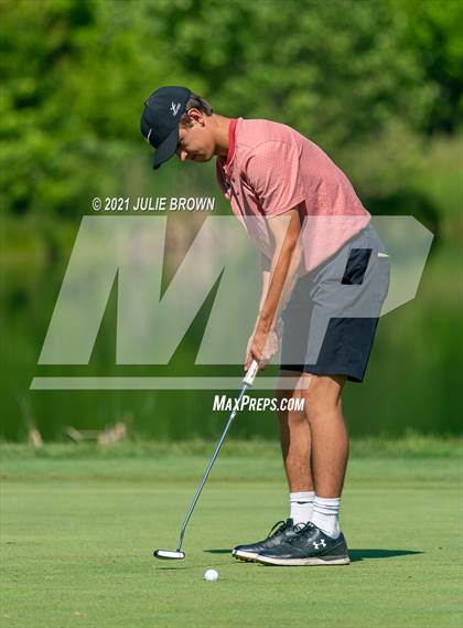 Thumbnail 2 in IHSAA Cathedral Sectional photogallery.