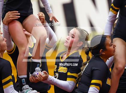 Thumbnail 2 in Del Oro photogallery.