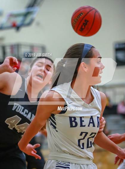 Thumbnail 2 in Volcano Vista vs. La Cueva (Albuquerque Metro Championships) photogallery.
